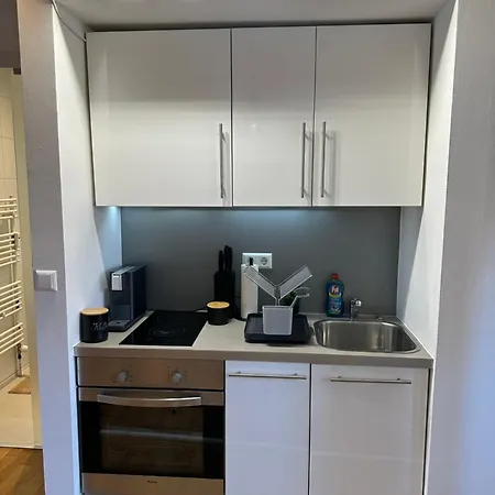 Bella - Business&family Ap 16, 100m Vom Konzerteingang Schloss, Parkplatz, Smarttv, Netflix, Waschmaschine, 24h Checkin, 46qm Apartmán *