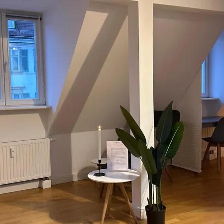 Bella - Business&family Ap 16, 100m Vom Konzerteingang Schloss, Parkplatz, Smarttv, Netflix, Waschmaschine, 24h Checkin, 46qm *