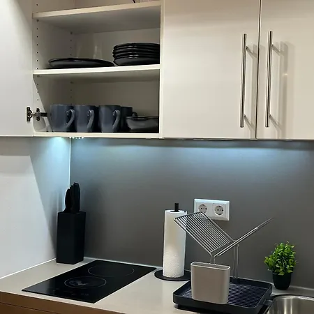 Bella - Business&family Ap 16, 100m Vom Konzerteingang Schloss, Parkplatz, Smarttv, Netflix, Waschmaschine, 24h Checkin, 46qm Apartmán *