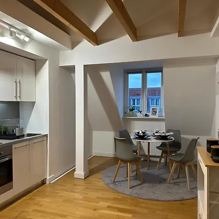 Bella Casa - Business&family, 100m Vom Konzerteingang Schloß, Parkplatz, Smarttv, Netflix, Waschmaschine, 24h Checkin, 46qm, Ap 16 *