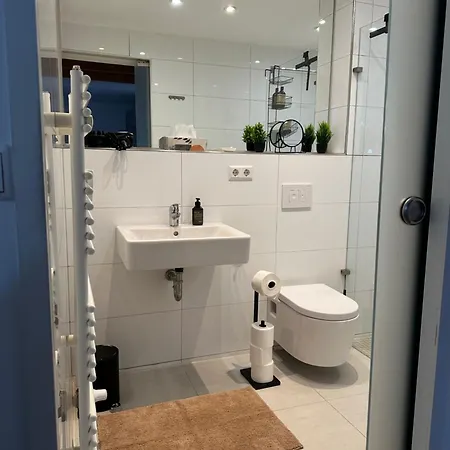 Bella - Business&family Ap 16, 100m Vom Konzerteingang Schloss, Parkplatz, Smarttv, Netflix, Waschmaschine, 24h Checkin, 46qm * Ludwigsburg