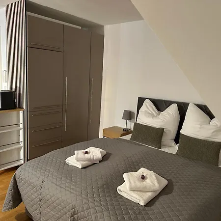 Bella Casa - Business&family, 100m Vom Konzerteingang Schloß, Parkplatz, Smarttv, Netflix, Waschmaschine, 24h Checkin, 46qm, Ap 16