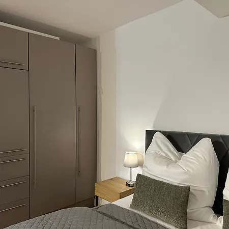 Apartment Bella Casa - Business&family, 100m Vom Konzerteingang Schloss, Parkplatz, Smarttv, Netflix, Waschmaschine, 24h Checkin, 46qm, Ap 16