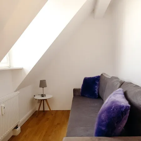 Apartment Bella Casa - Business&family, 100m Vom Konzerteingang Schloß, Parkplatz, Smarttv, Netflix, Waschmaschine, 24h Checkin, 46qm, Ap 16 Ludwigsburg