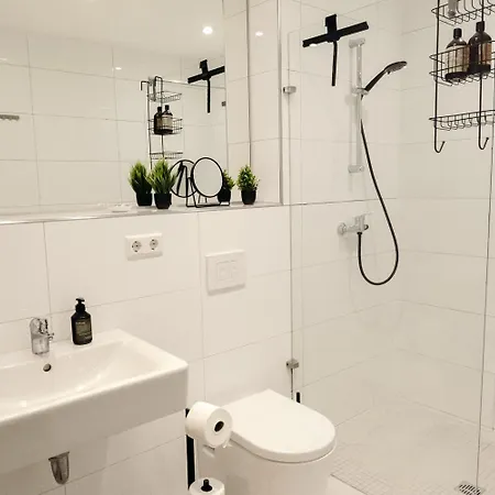 Bella - Business&family Ap 16, 100m Vom Konzerteingang Schloss, Parkplatz, Smarttv, Netflix, Waschmaschine, 24h Checkin, 46qm * Ludwigsburg