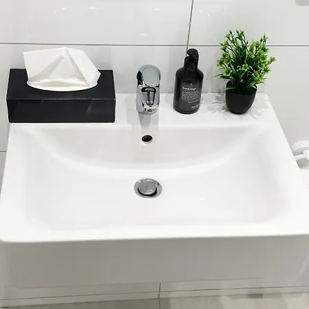 Bella Casa - Business&family, 100m Vom Konzerteingang Schloß, Parkplatz, Smarttv, Netflix, Waschmaschine, 24h Checkin, 46qm, Ap 16 * Ludwigsburg