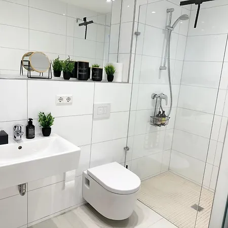 Bella Casa - Business&family, 100m Vom Konzerteingang Schloß, Parkplatz, Smarttv, Netflix, Waschmaschine, 24h Checkin, 46qm, Ap 16 * Ludwigsburg